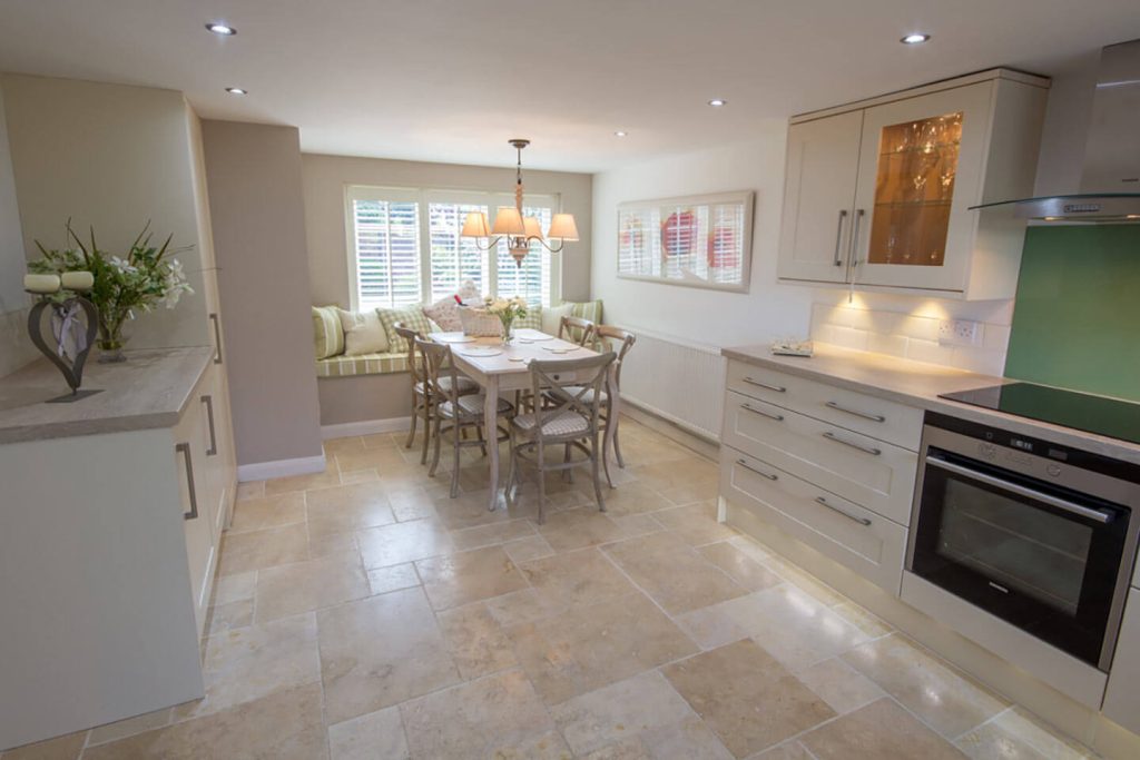 Breakfast-Area-At-Curlew-Cottage