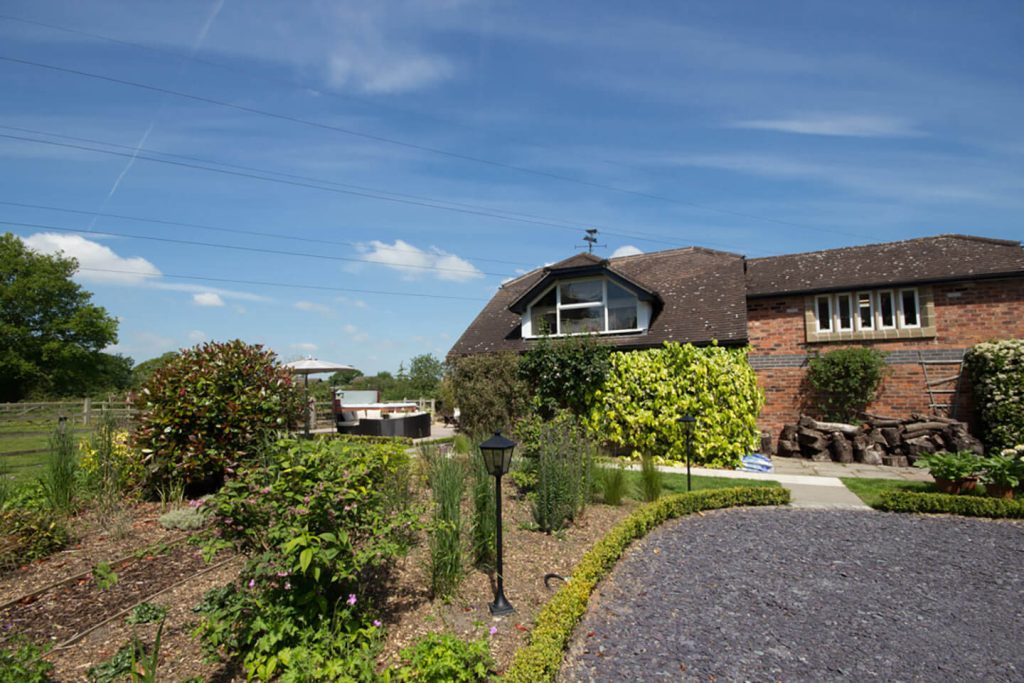 Curlew-Cottage-Chire-from-the-driveway