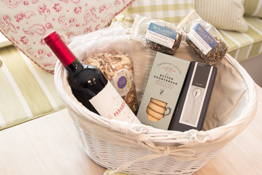 Curlew-Welcome-Hamper